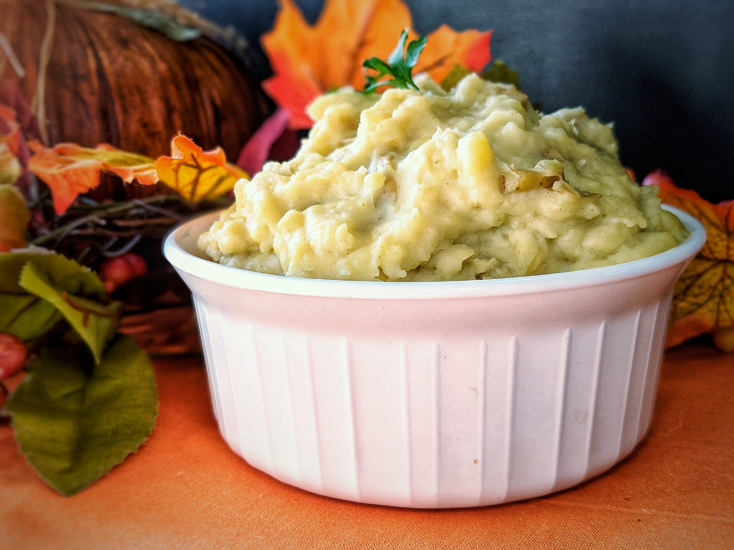 Quick Instant Pot Garlic Mashed Potatoes: Flavorful & No Peeling!
